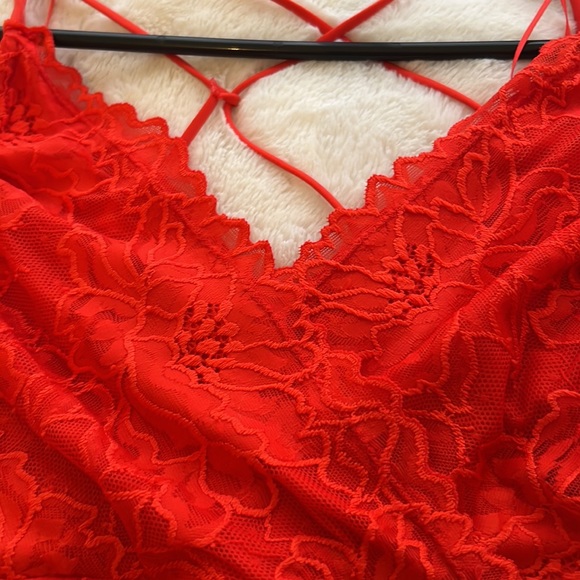 BRAND NEW GUESS RED LACE HOLIDAY DRESS - Picture 4 of 4